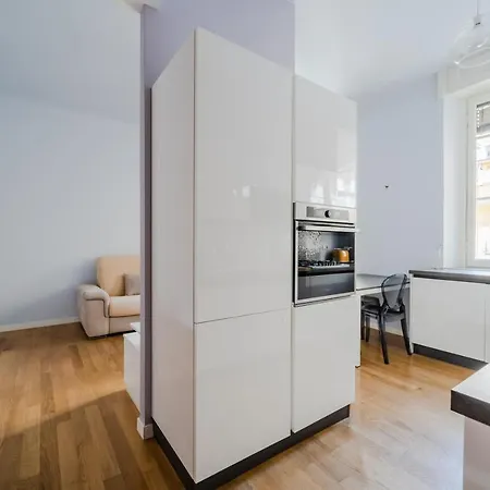 Apartment Lovely In Milano-porta Romana W/ Balcony *
