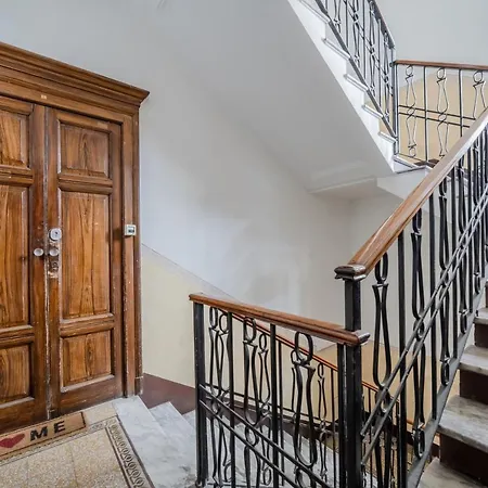 Apartamento Lovely In Milano-porta Romana W/ Balcony Milão