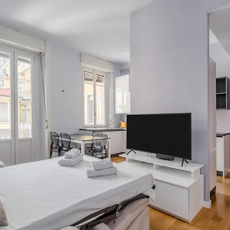 Apartment Lovely In Milano-porta Romana W/ Balcony *